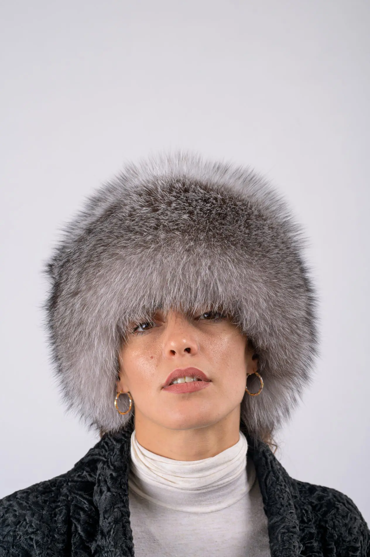 Colbacco in volpe frost naturale – grigio - immagine 1