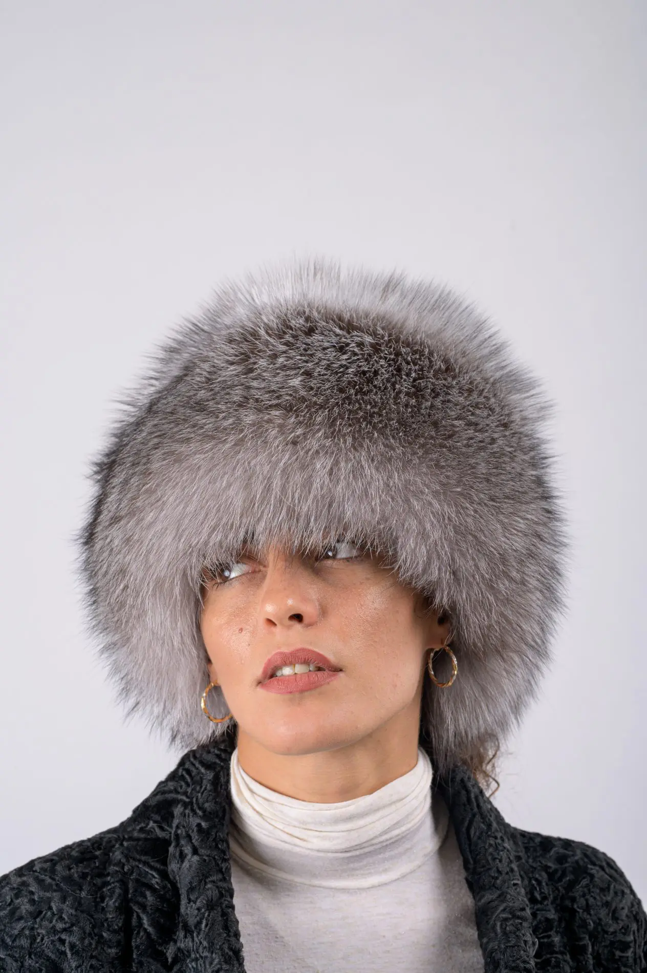 Colbacco in volpe frost naturale – grigio - immagine 2