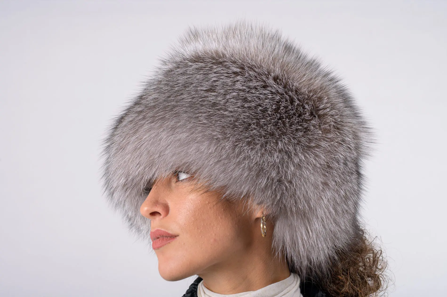Colbacco in volpe frost naturale – grigio - immagine 3