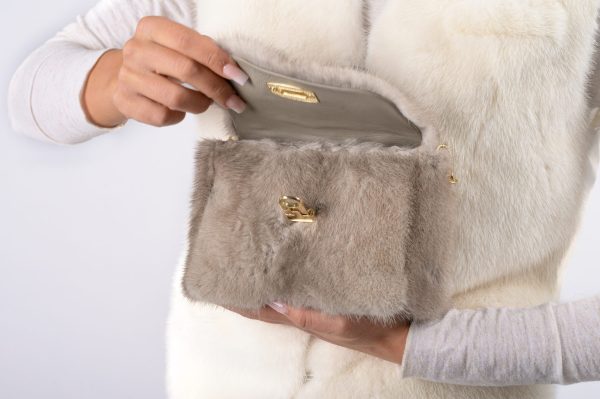 Borsa piccola in visone con tracolla sganciabile - silver blue - immagine 6