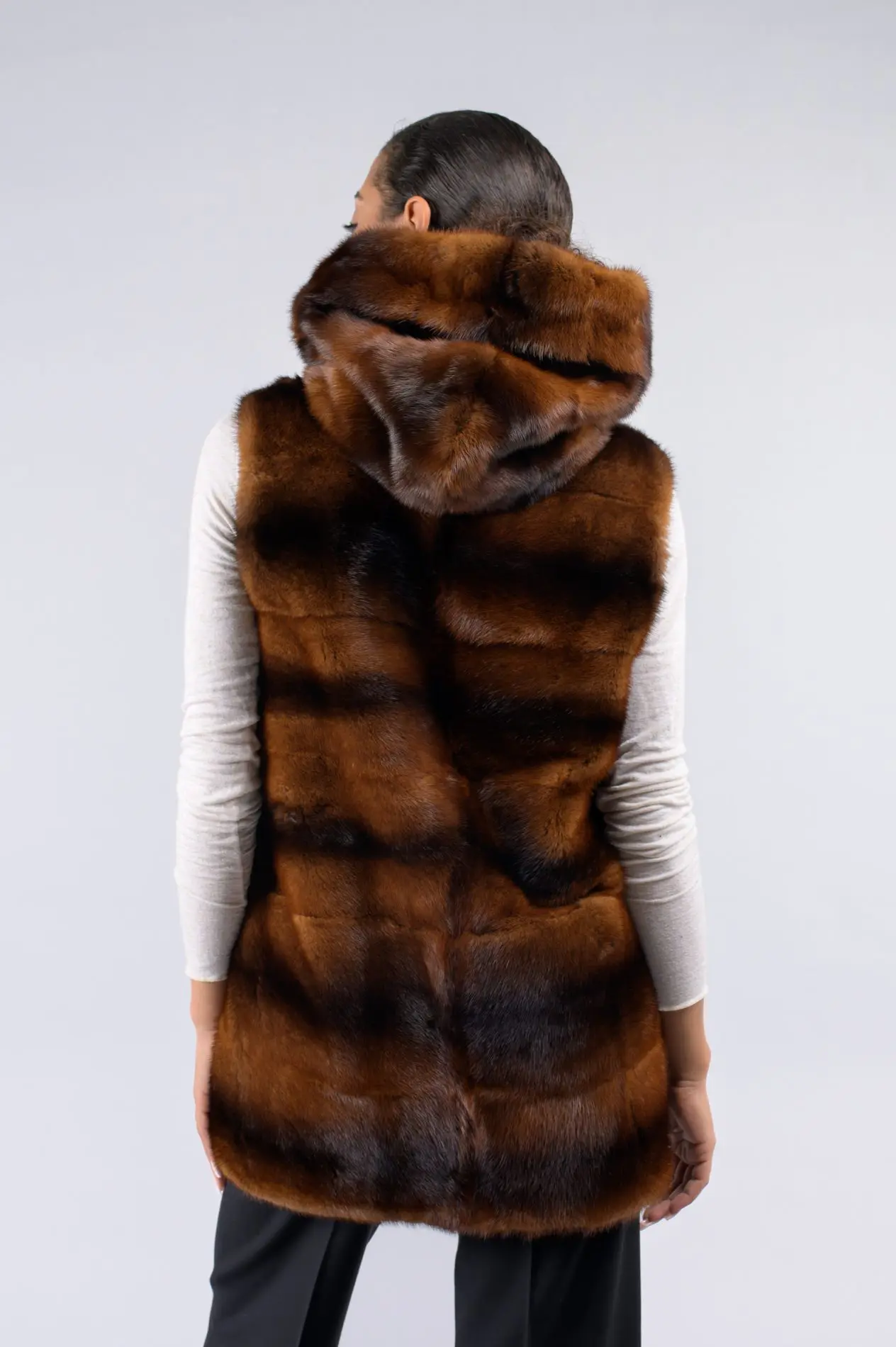 Gilet in visone con cappuccio - immagine 3