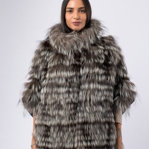 Poncho in Volpe Argentata naturale con capuccio