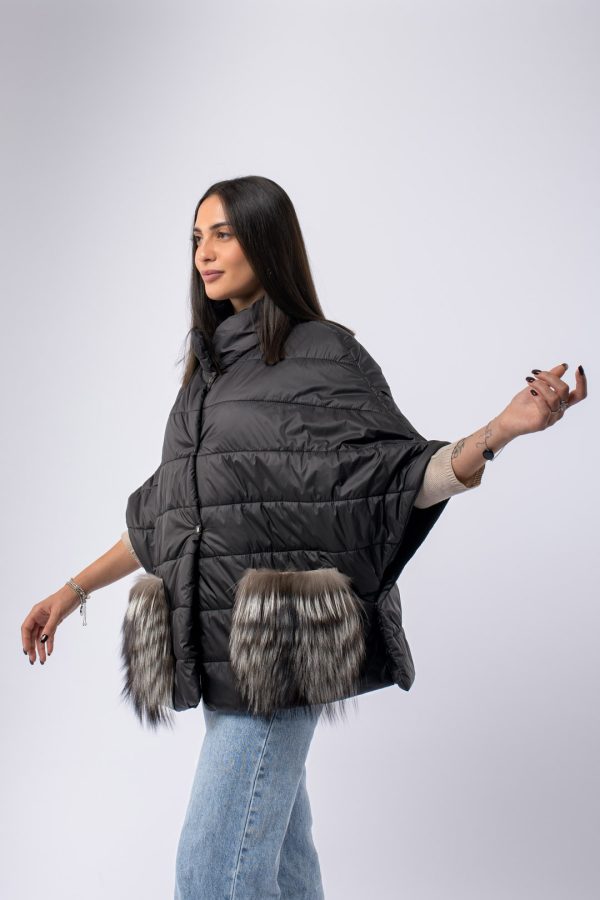 Poncho tessuto tecnico con tasche in Volpe Argentata - immagine 1